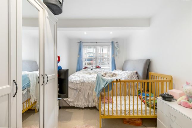 Flat for sale in Park Road, London