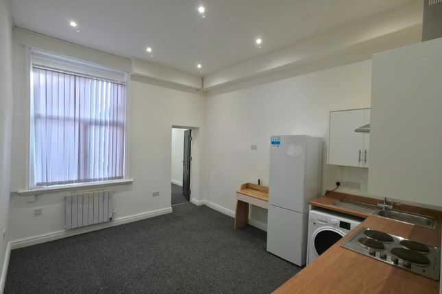 Flat 2, 288 Dickenson Road, Manchester photo 4