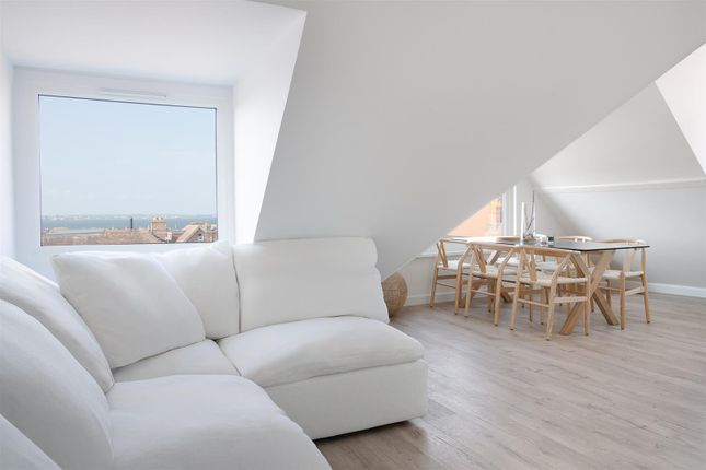 Sea Loft, Flat 5 Plas Yn Dre, Seaview photo 2