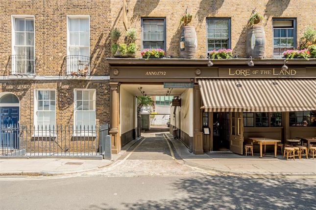 Flat 8, County House, 2, Conway Mews, London photo 4