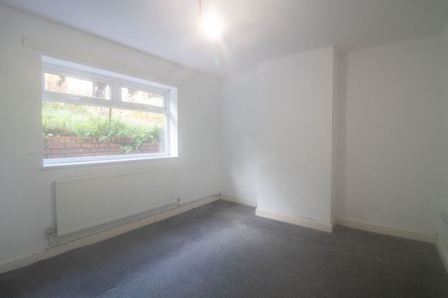 25 Bryn Deri, Ebbw Vale photo 4