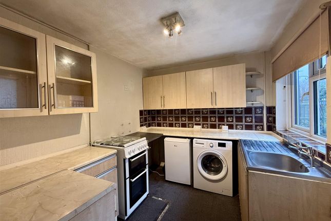84, Frogmore Road, Camberley photo 3
