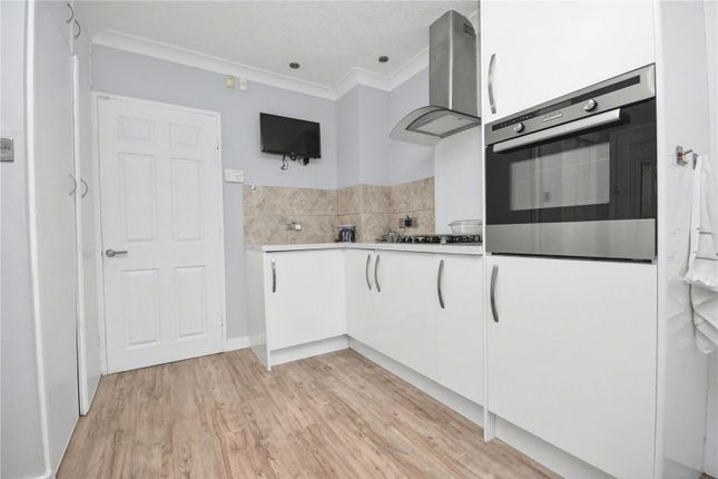 14, Parkstone Mount, West Yorkshire photo 3