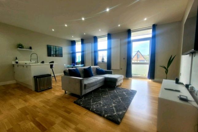 8 Riverside House, Furlong Road, Bourne End photo 3