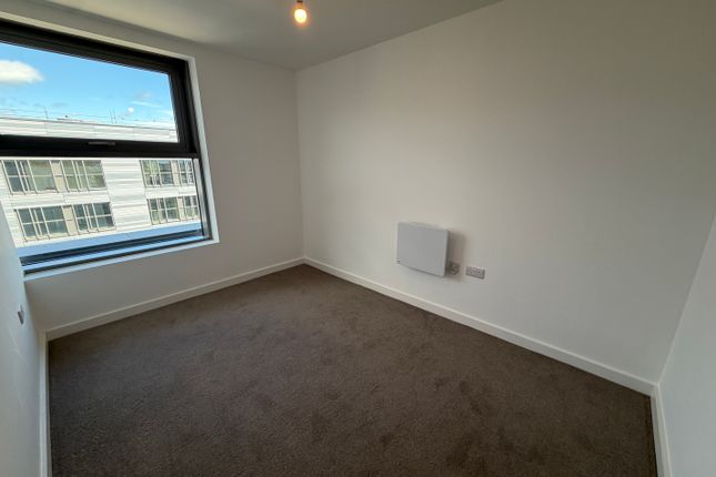 808, Peterborough photo 4