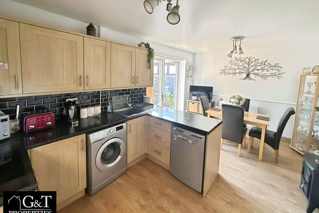 48 Nanaimo Way, Kingswinford photo 2