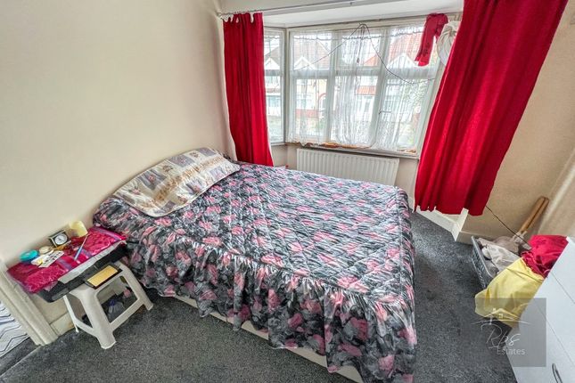 Room to rent in Clairvale Road, Heston
