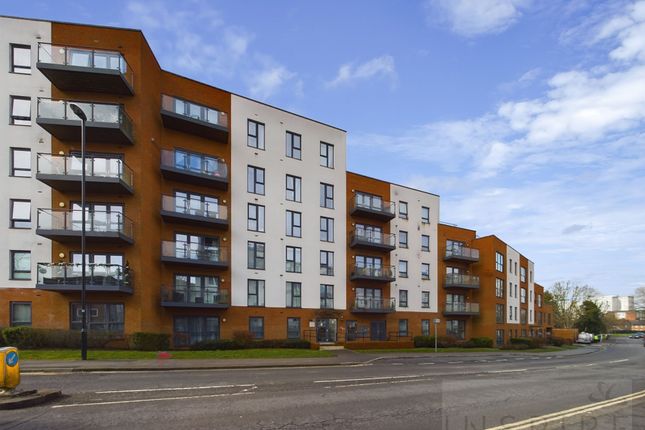Thumbnail Flat for sale in West Green Drive, Crawley