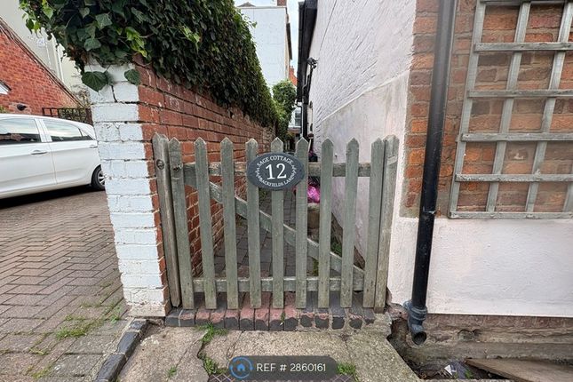 Flat   Old St, UptonUponSevern, Worcester photo 3