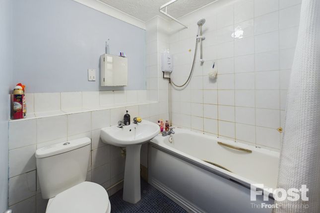 18, Pullmans Place, Surrey photo 4