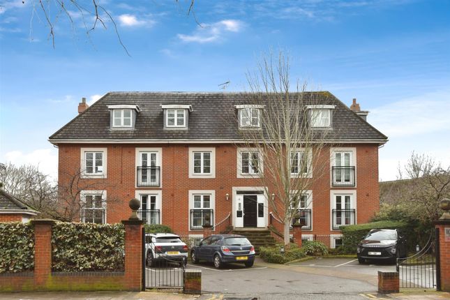3-bed flat on Flat 7, 107, London Road, Brentford, £600,000