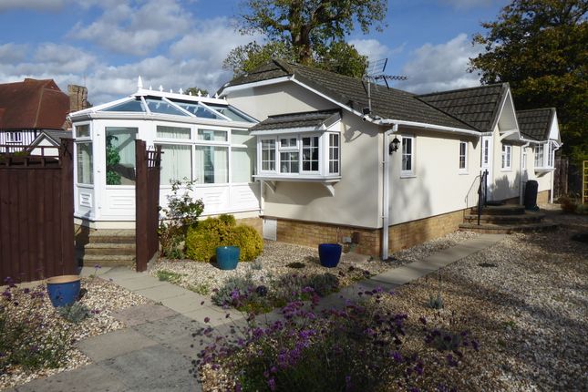 2-bed caravan on 3, Hornbeam Copse, Warfield Park, Bracknell, Berkshire, £365,000