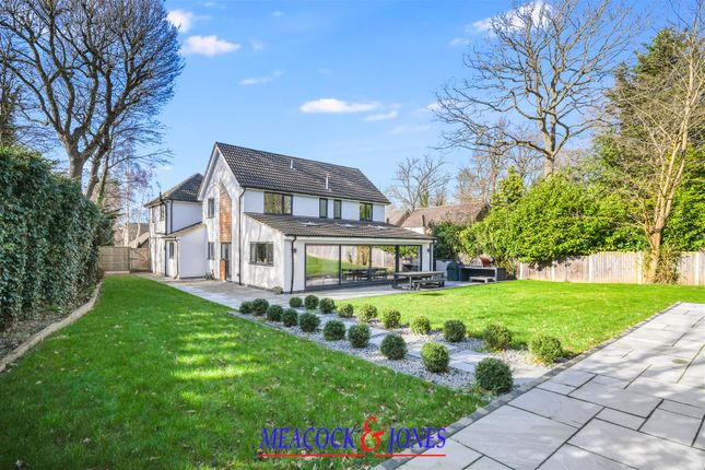 16, Silver Birches, Brentwood photo 2