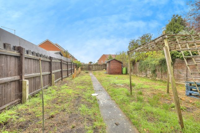 80, Pinewood Road, Northamptonshire photo 3