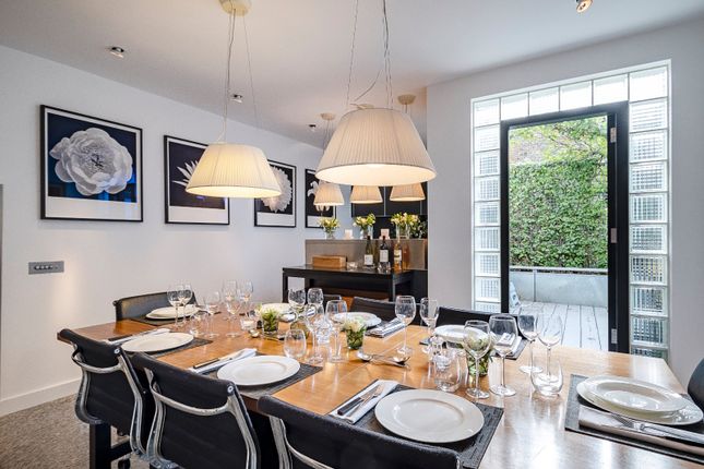 Town house for sale in Curzon Street, London
