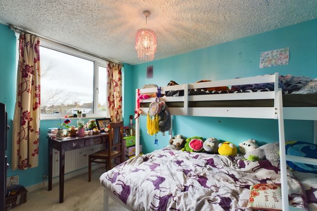 Cam02386G0-Pr0113-Still023