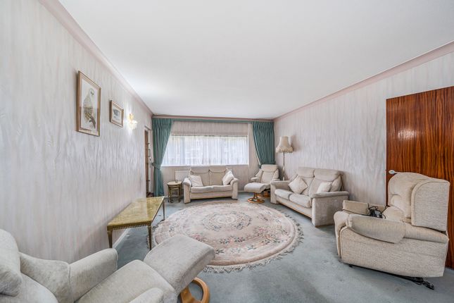 3, Lodge Close, Edgware photo 2