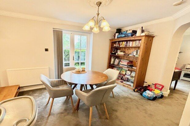 Flat to rent in High Oaks Lodge, London