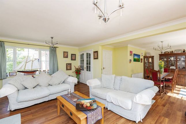 8, Weatherall Close, Faversham photo 2