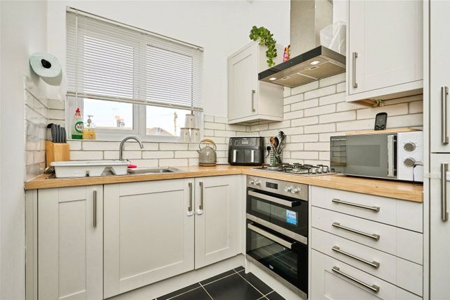 Flat 1 York House, 4, York Road, Isle of Wight photo 3
