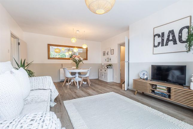 17, Cedar Court, Epping photo 4