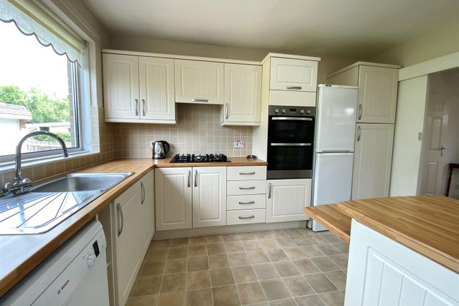 3, Lavant Close, Waterlooville photo 3