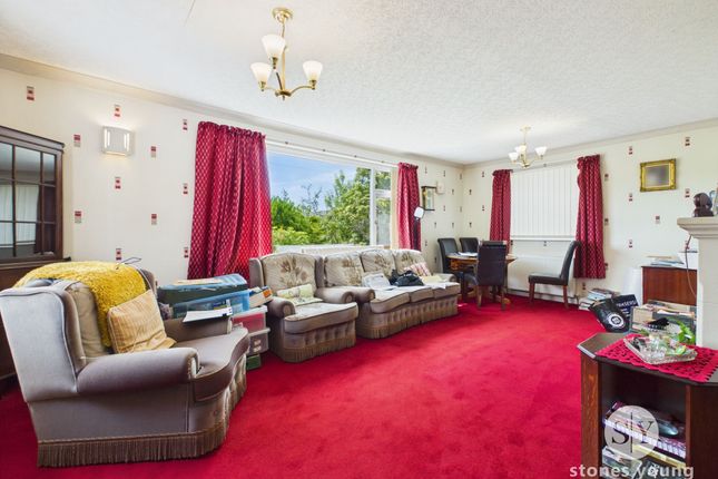 9 St. Lawrence Avenue, Blackburn photo 2