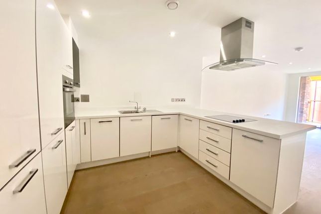 9 Portway House, Old Kent Road, London photo 3