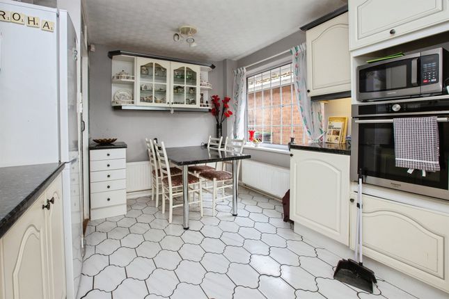 37, Commons Close, Nottingham photo 3