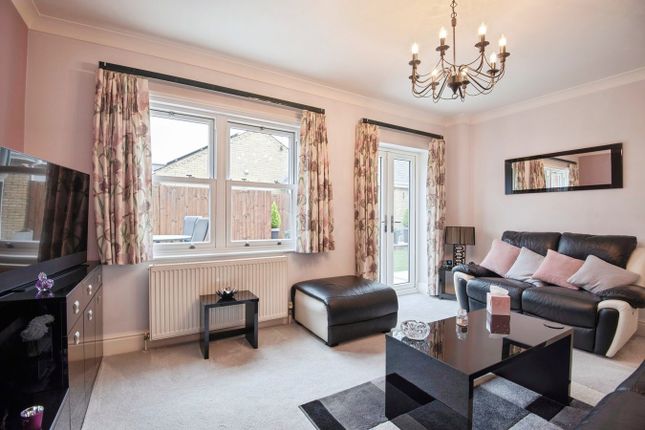 1, Major Haddock Close, Royston photo 3
