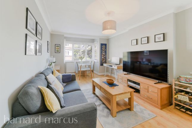 3 Warwick Court, Hook Road, Surbiton photo 3