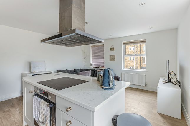 Flat 2, Wharfedale House, 157, Ilkley Road, West Yorkshire photo 3