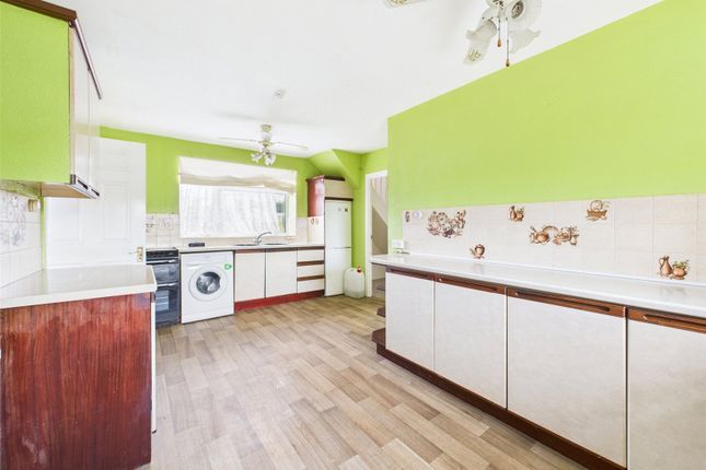 43, Devereaux Crescent, Stroud photo 3