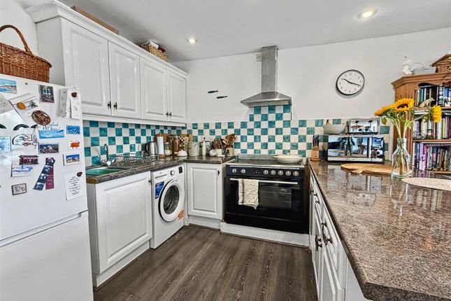 Flat 2, 8-10, Lower Market Street, Penryn photo 2