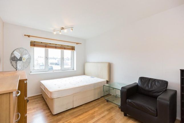 Thumbnail Room to rent in Globe Road, London