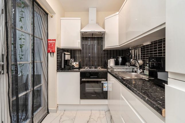 Flat 3, 28A, Essex Road, London photo 3