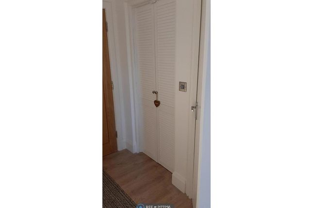 Flat, Mayfield Central Avenue, Eccleston Park, Prescot photo 3