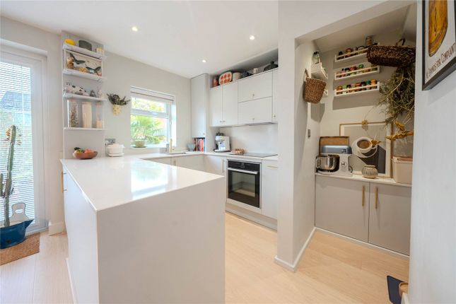 Longfield Drive, Leeds photo 3