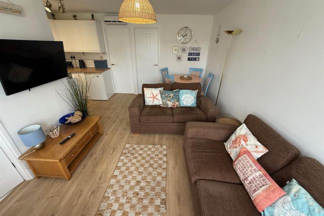 288 Belle Aire Chalet Park, Beach Road, Great Yarmouth photo 2