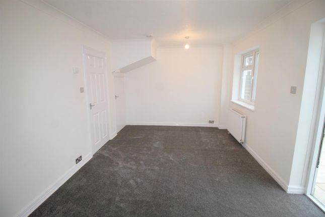 198, Rutland Avenue, High Wycombe photo 3
