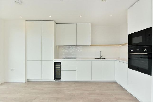 Flat Flat 13, 2, Caldon Boulevard, Wembley photo 2