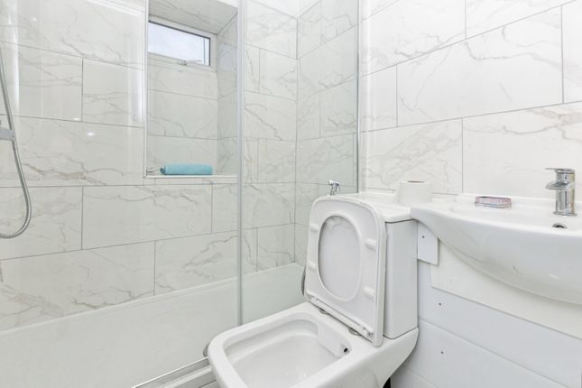 11, Chestnut Street, West Yorkshire photo 4