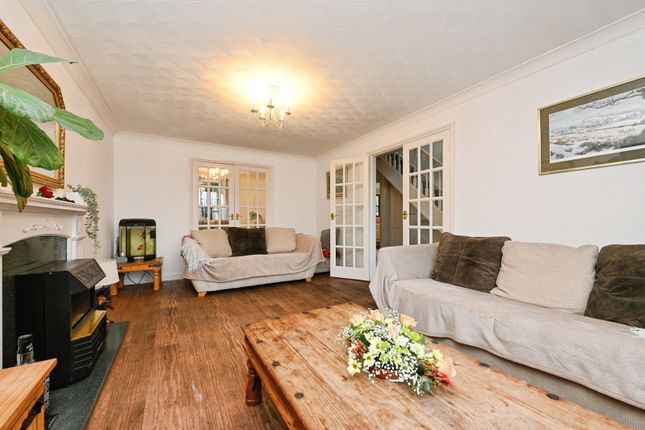 17, Elm Road, Cambridgeshire photo 2