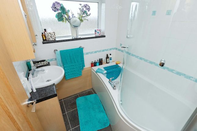 Flat for sale in Russell Court, Bridge Close, Lancing