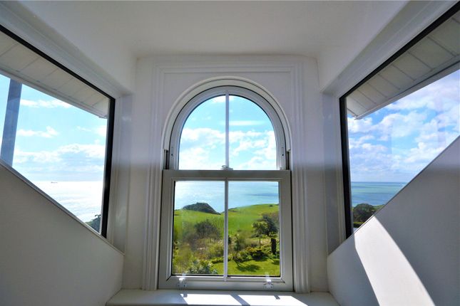 Flat 11, Carfax, Undercliff Drive photo 3