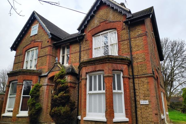 Thumbnail Flat to rent in Frenches Road, Redhill