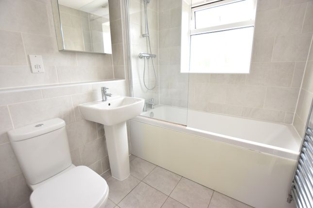 12, Lodge Close, Huntingdon photo 5