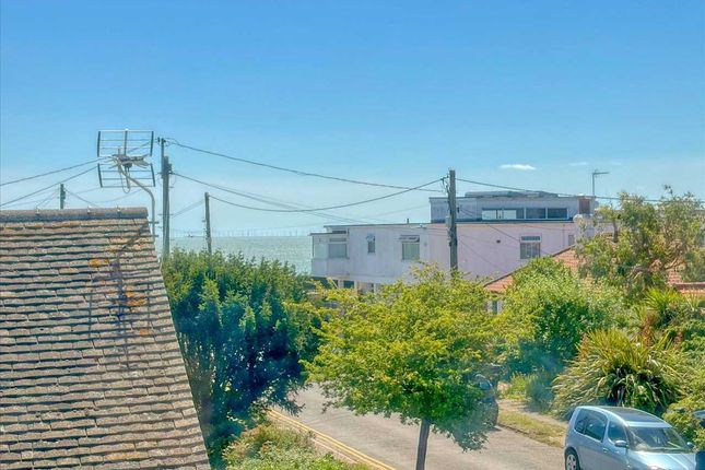 3, Southview Drive, Walton on the naze photo 3