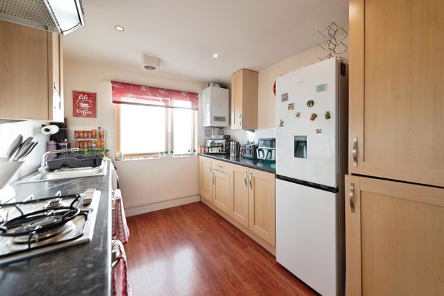 15, Rowan Close, Hampshire photo 4