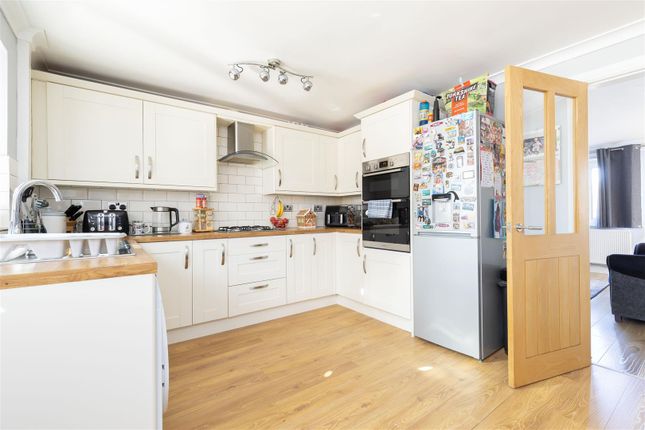 110, Claughton Avenue, Leyland photo 3